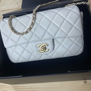 CHANEL White Quilted Lambskin Shoulder Bag with Gold Hardware
